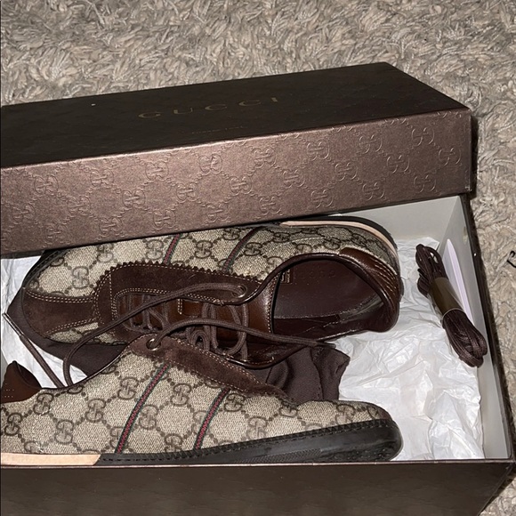 Gucci Shoes - Picture 2 of 4